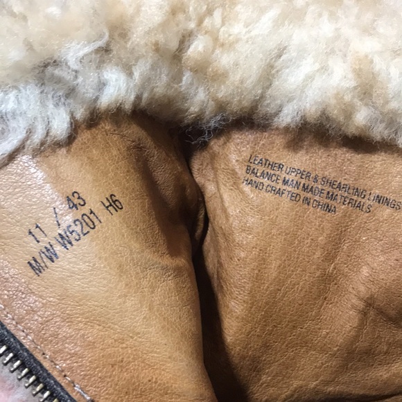 🐬 BORN Brown Leather Shearing Cuff Boots - Picture 5 of 16